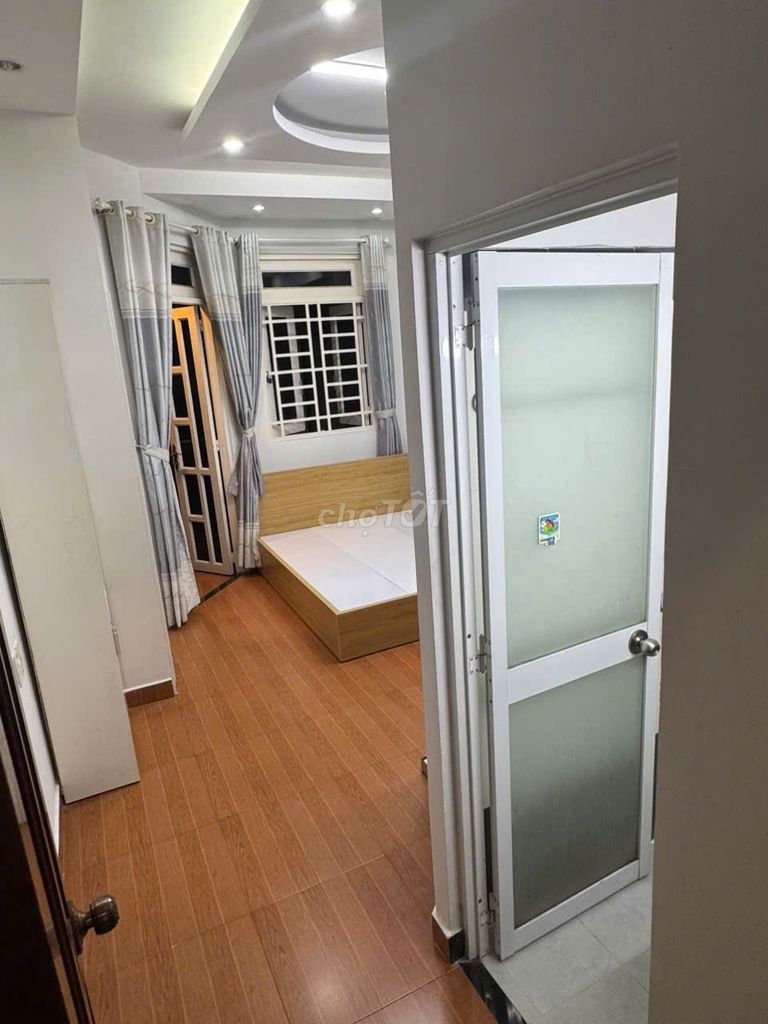 The balcony room is 25 meters 2nd floor, Vạn Kiếp-710th Street.