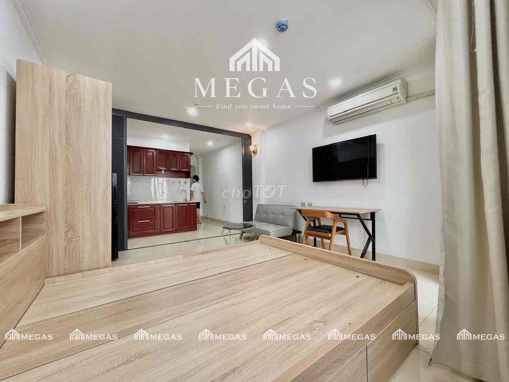 Open the 40-foot-wide bandol apartment in 3rd District, full interior.
