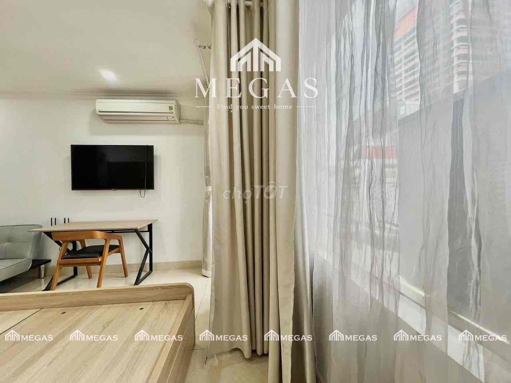Open the 40-foot-wide bandol apartment in 3rd District, full interior.