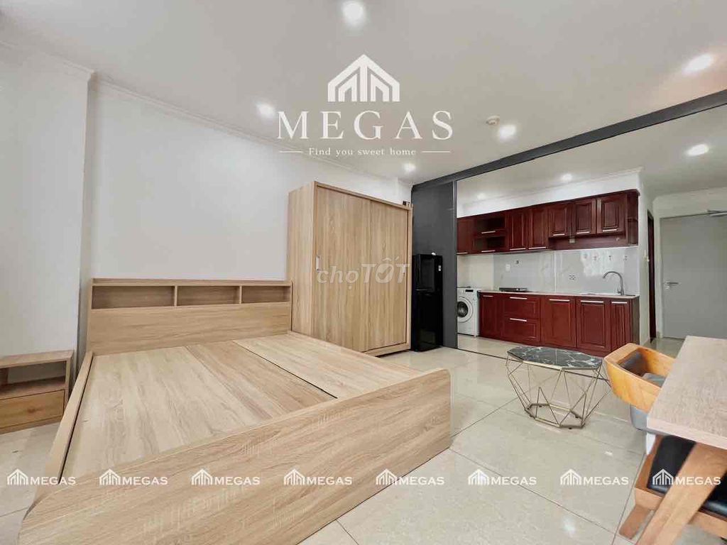 Open the 40-foot-wide bandol apartment in 3rd District, full interior.