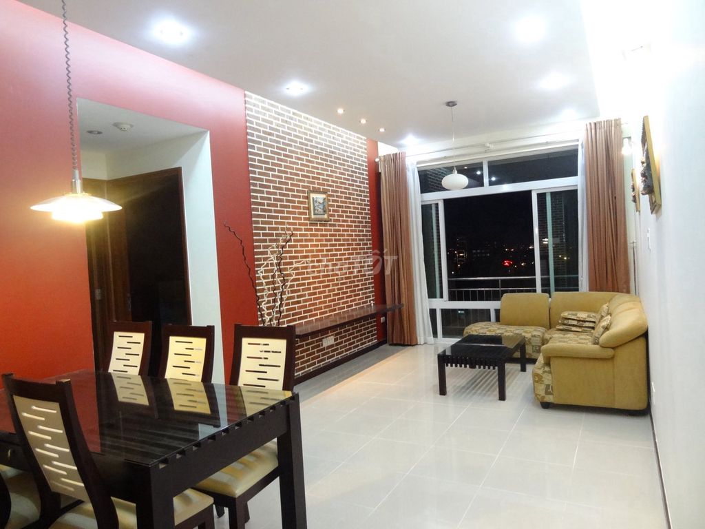Rent Tản Đà Court, area: Eighty-one meters two bedrooms, price: 14 million a month,