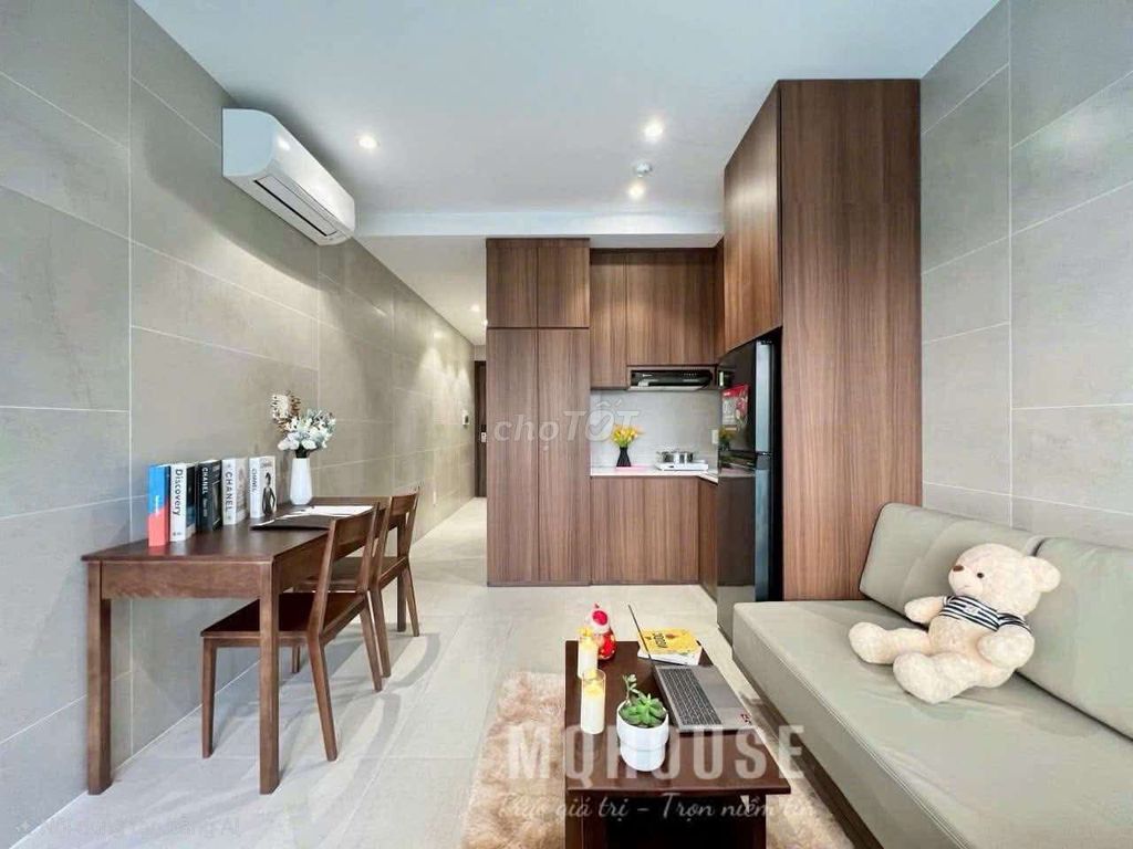 The 1st Bedroom - A master studio right next to the park.