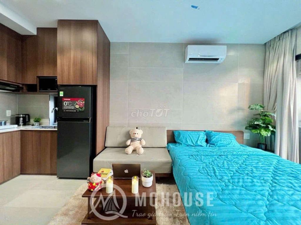 The 1st Bedroom - A master studio right next to the park.