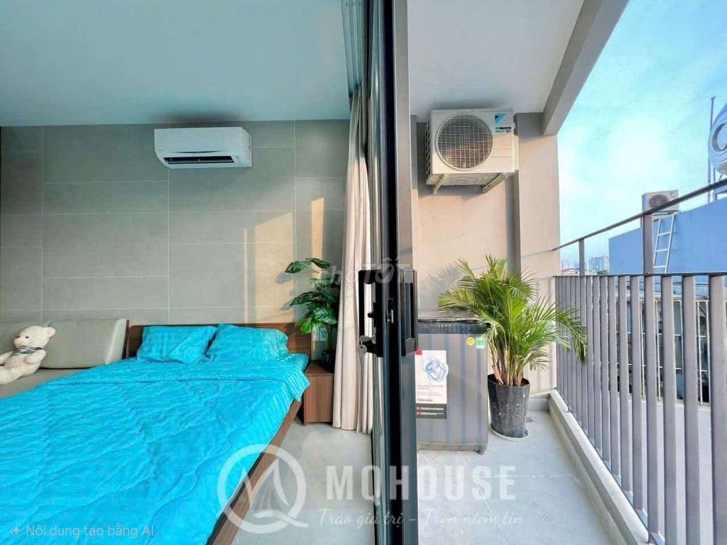 The 1st Bedroom - A master studio right next to the park.