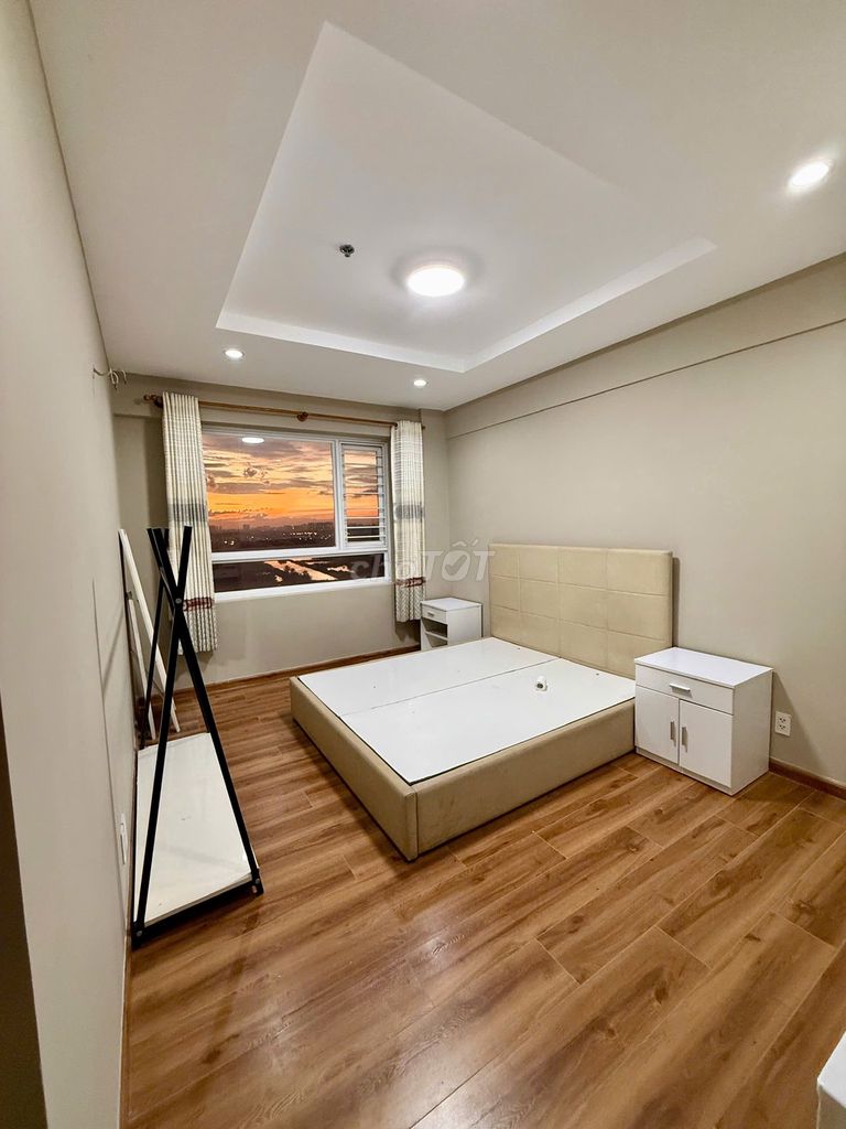 The apartment is up 1.2 bedrooms for 9.5 million.