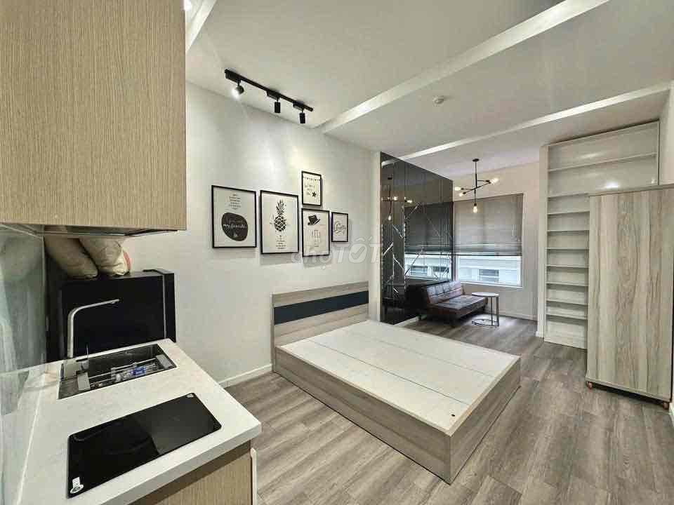 Rent Orchard Parkview a bedroom. A nice, nice, 10 million-dollar music room.