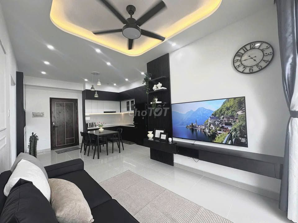 The owner rented the Hùng Vương Plaza apartment, District 5, area: 130 meters (2 bedroom - 3 toilets)