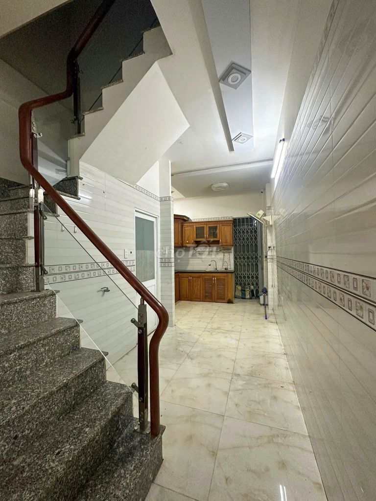 Phan Xích Long cash house, second floor bedroom 2 toilets, 3.2 x14 meters, 15 million