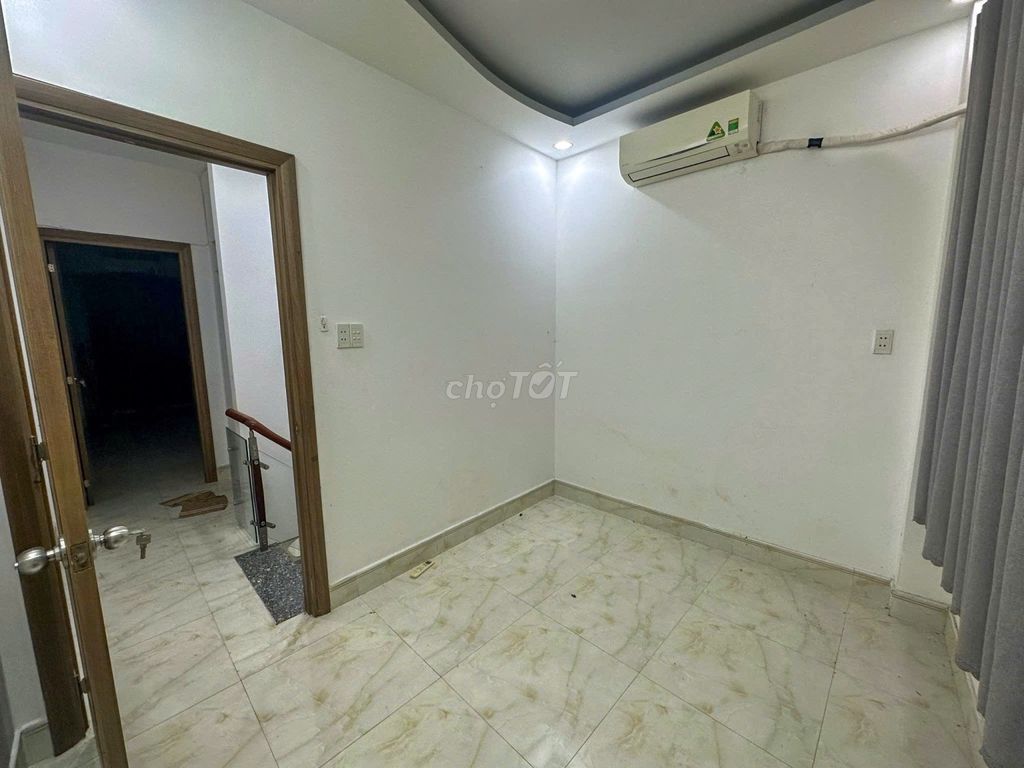 Phan Xích Long cash house, second floor bedroom 2 toilets, 3.2 x14 meters, 15 million
