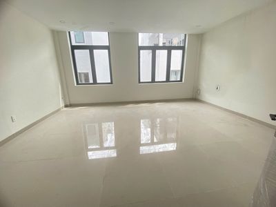 We'll rent a nice, secure apartment for a three-story four-room elevator.