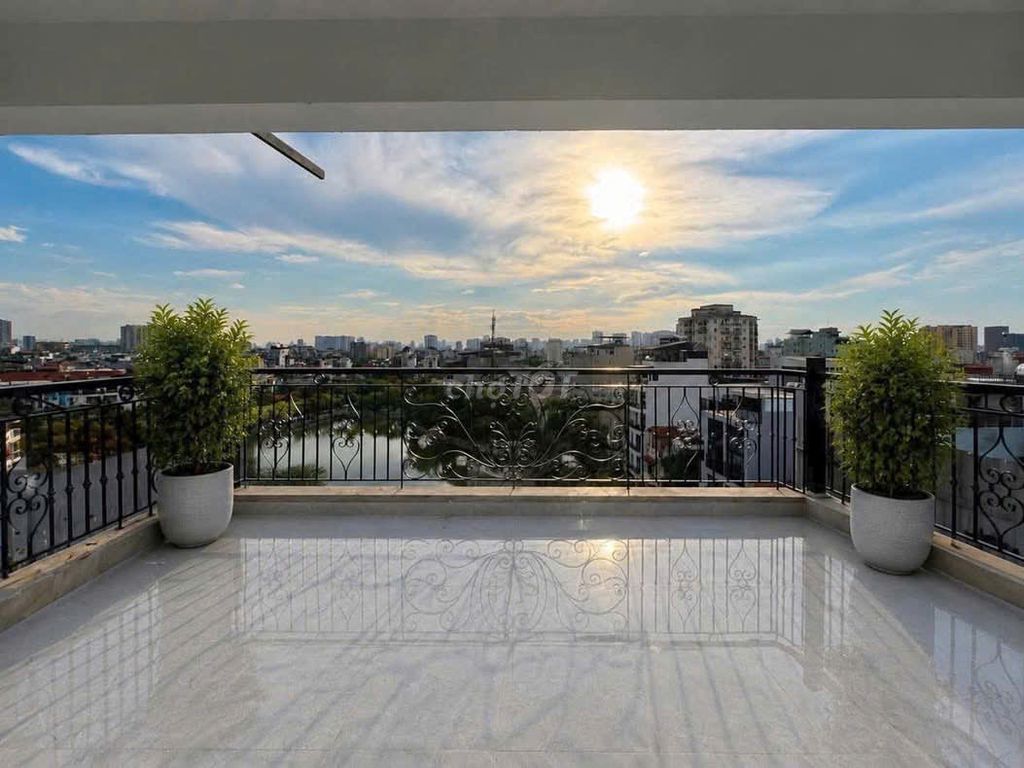 The apartment is Bạch Đằng Full Seven Kingdoms near Tan Son Nhut