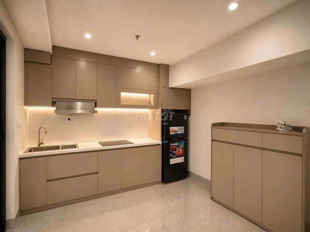 The apartment is Bạch Đằng Full Seven Kingdoms near Tan Son Nhut