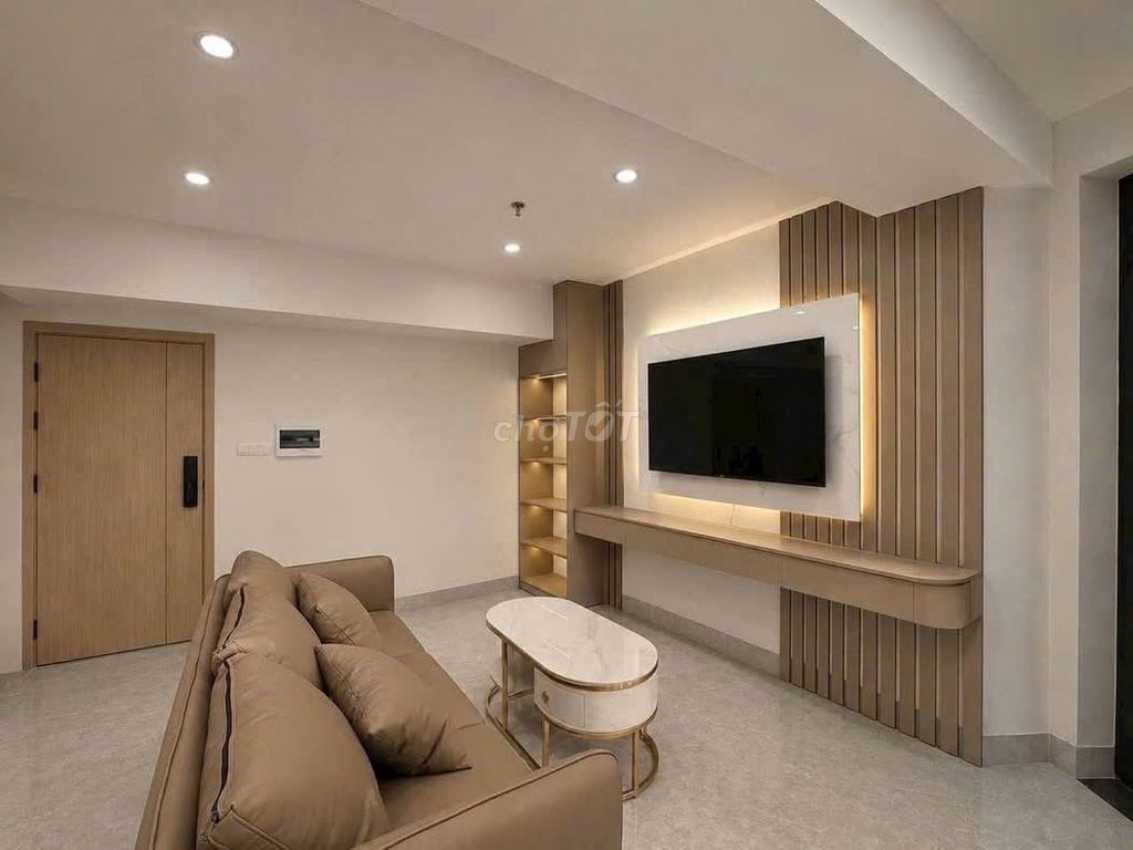 The apartment is Bạch Đằng Full Seven Kingdoms near Tan Son Nhut