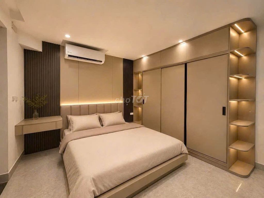 The apartment is Bạch Đằng Full Seven Kingdoms near Tan Son Nhut