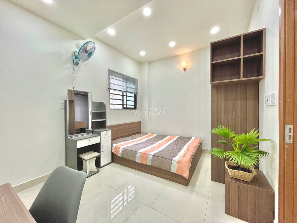 Room 1 Bạch Đằng Tân Bình, large living room, full interior.