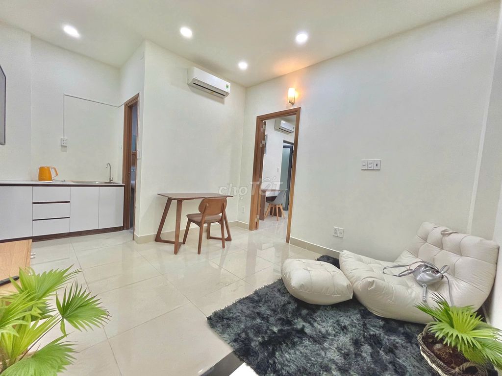 Room 1 Bạch Đằng Tân Bình, large living room, full interior.