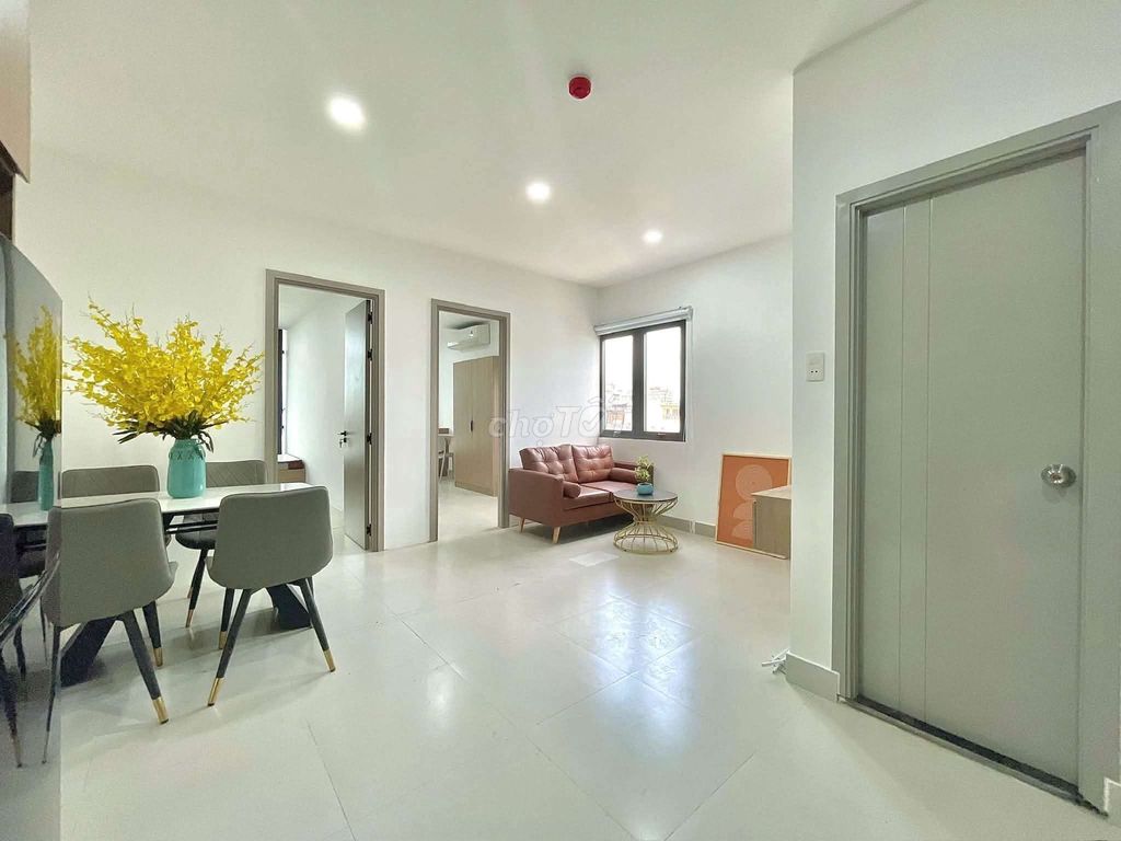 Two super wide bedrooms right in the center of Tân Bình.