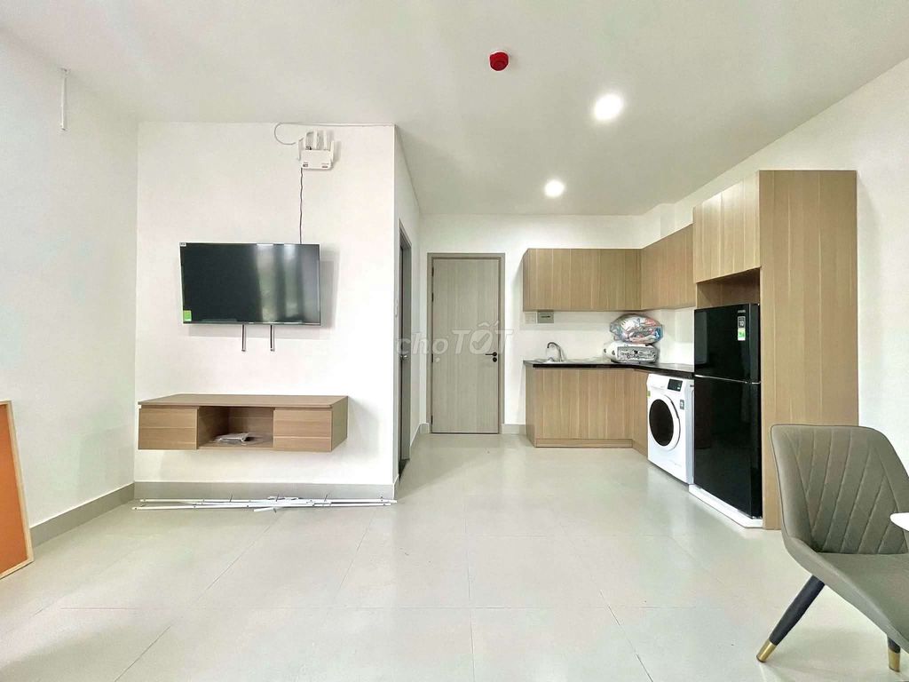Two super wide bedrooms right in the center of Tân Bình.