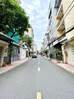 It's 12 to 4 floors across 6. Right on the Bayyard - Jian Long, Nguyễn Cảnh Dị.