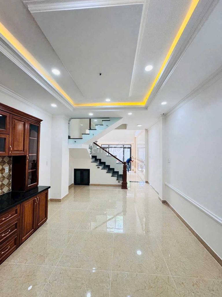 It's a nice house-- four bedrooms, four toilets-- Quốc lộ 13-- Thủ Đức!