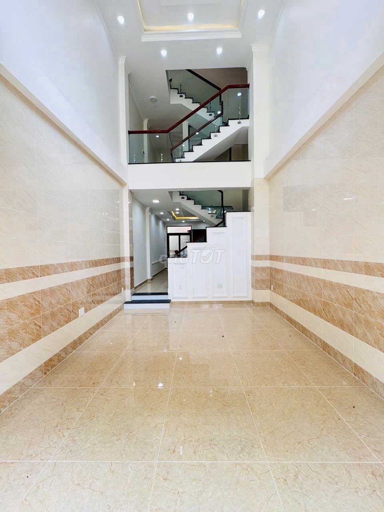 It's a nice house-- four bedrooms, four toilets-- Quốc lộ 13-- Thủ Đức!