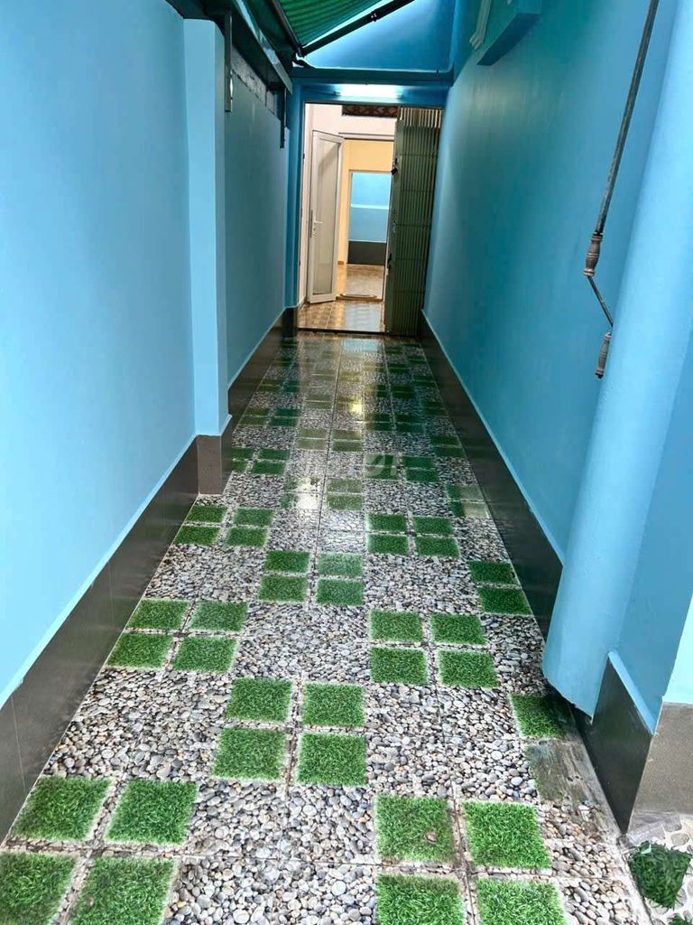 It's 100 M2 square houses in the park, near copper grammar. At+ Do vp, KWI ol