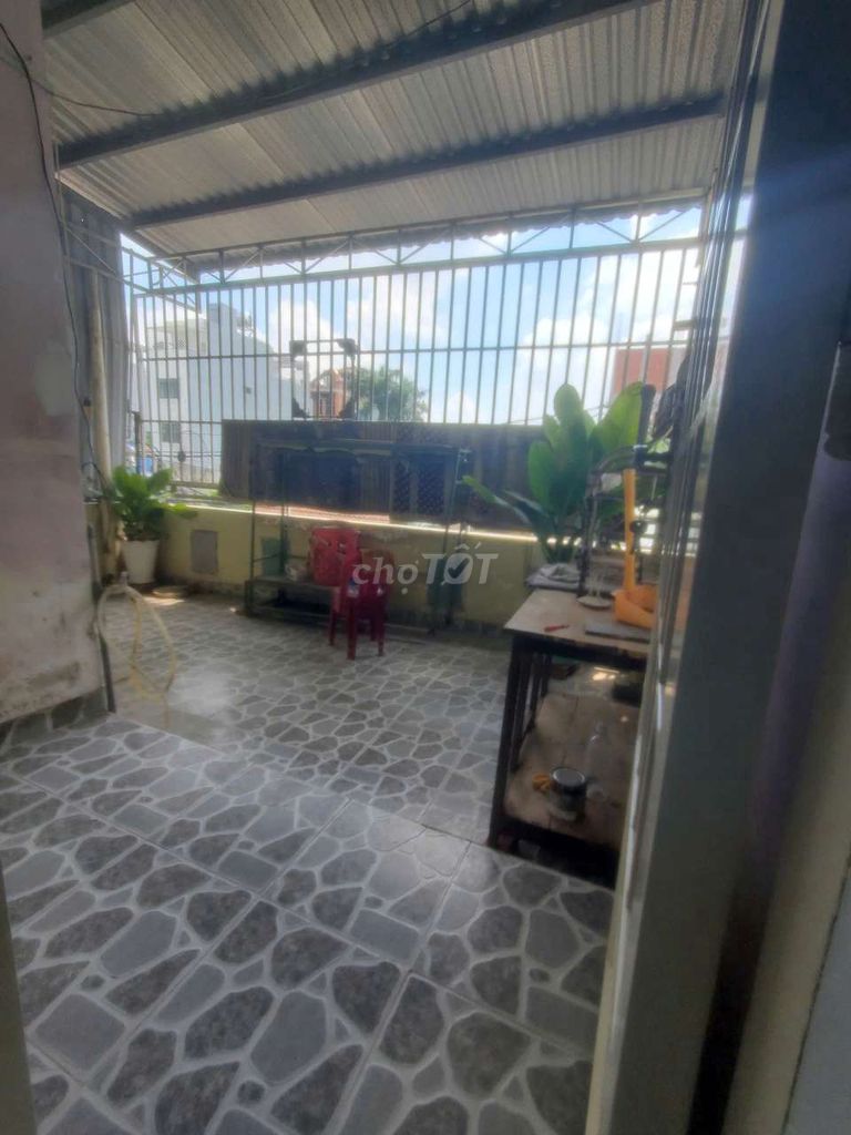 Renting the entire alleyway 8 Mq1, ad, District 12