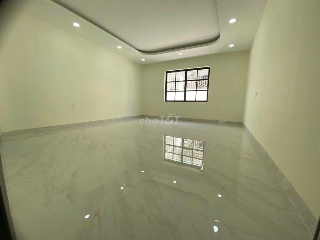 Rent hxt 351.6 A Lê Văn Sỹ near the L.A.L.D. Center 14, District 3.
