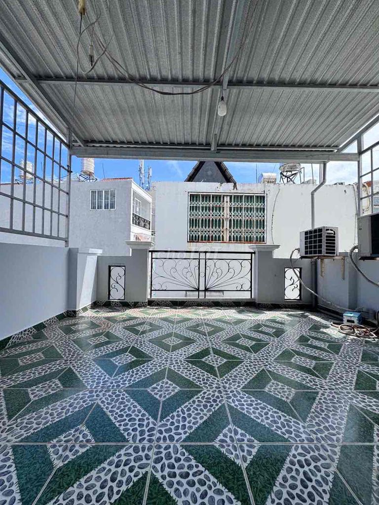 The original house. Four stories. Videos and Photos 100%.