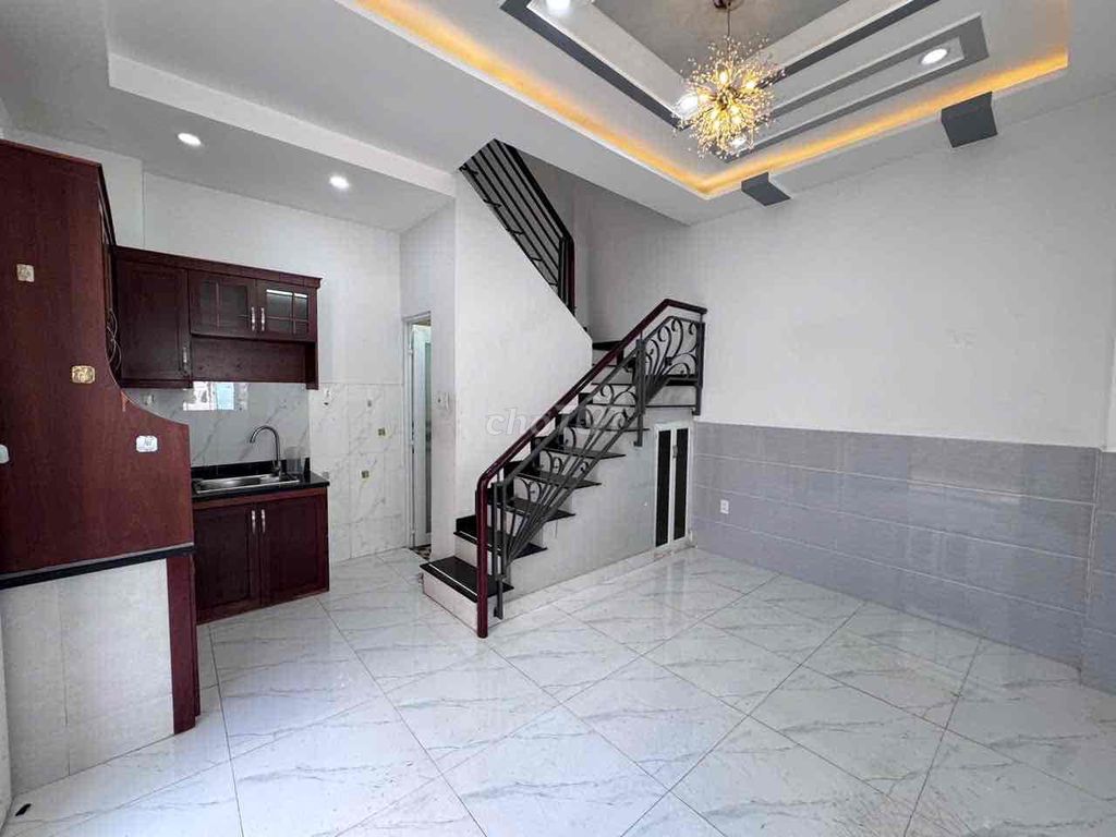 The original house. Four stories. Videos and Photos 100%.