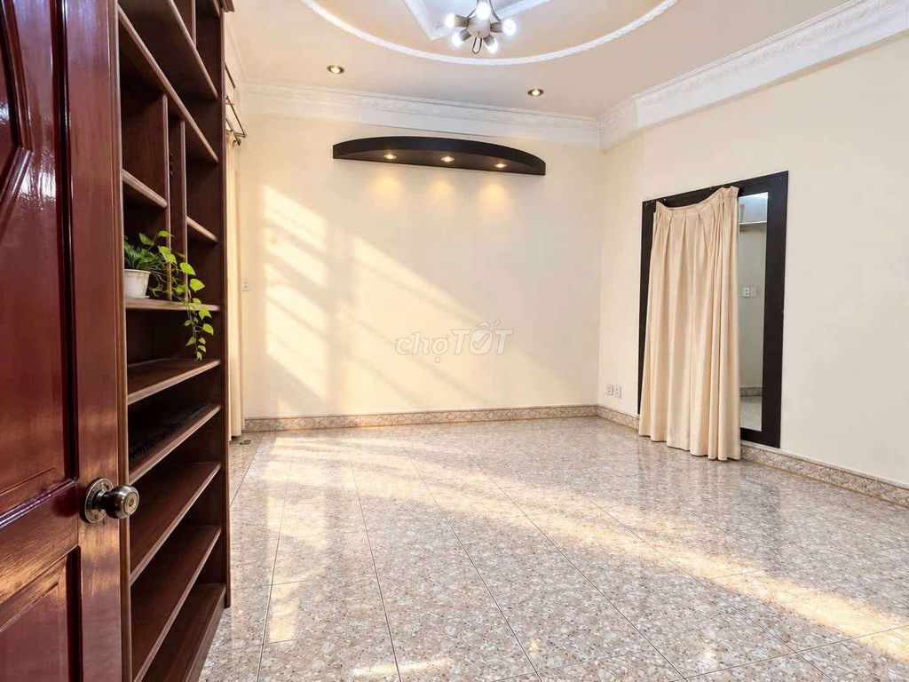 19 million square root 5 x 10 meters, 4 Thích Quảng Đức bedrooms