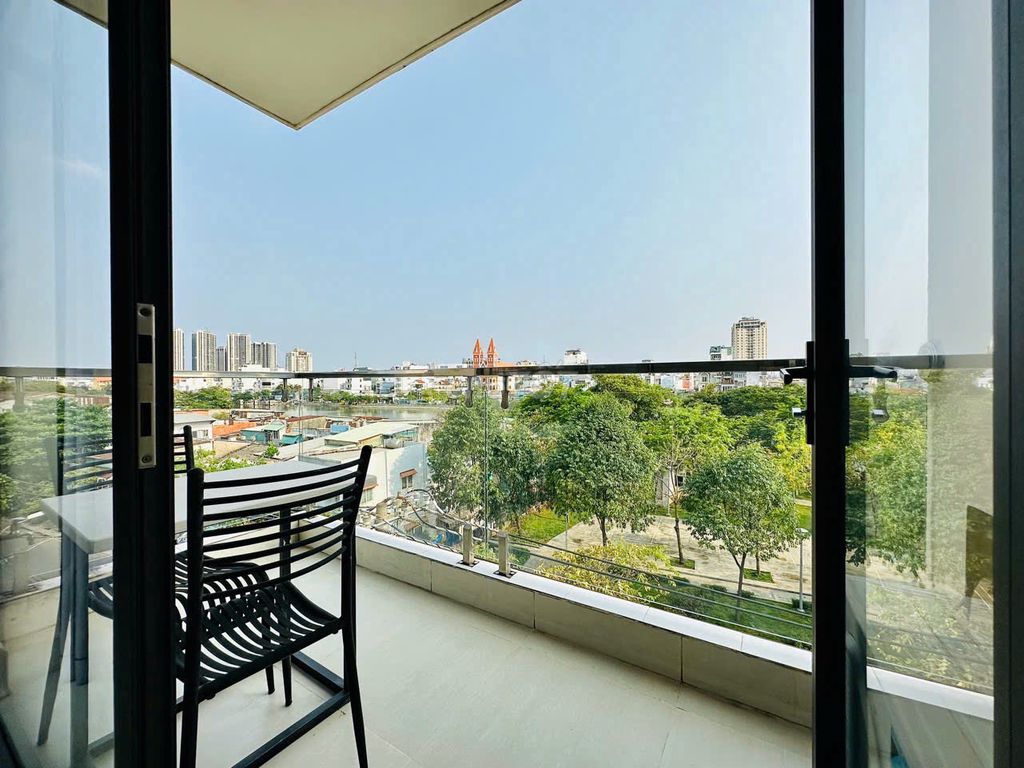 Rent the 4nd District Office near Law University, full elevator furniture