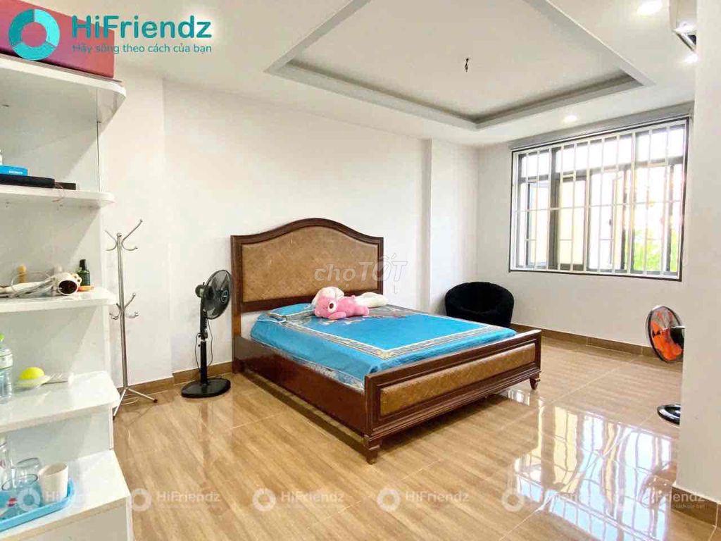 Super nice apartment. I have an open window.