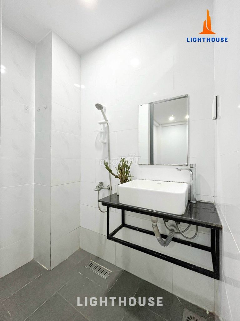 A Nguyễn Văn Lượng security kitchen.