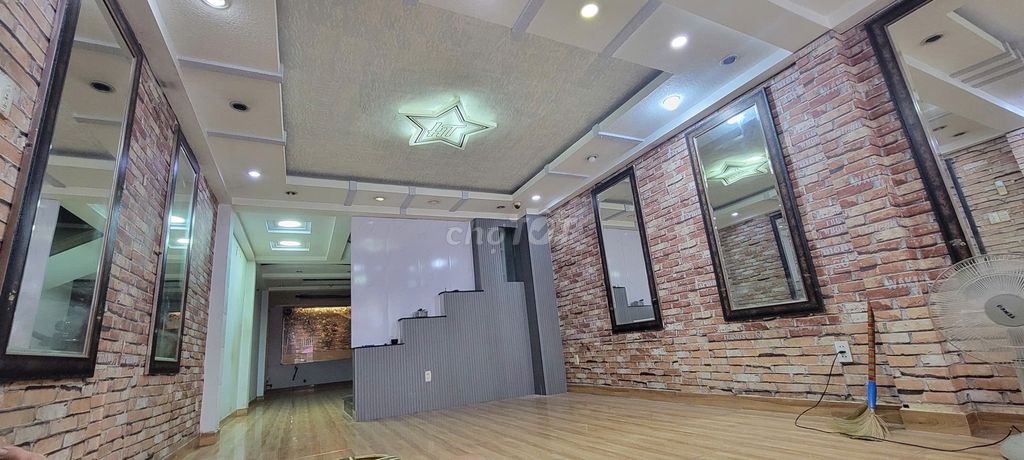 Renting 163 Ngô Thị Thu Minh, Tân Bình - 17 million.