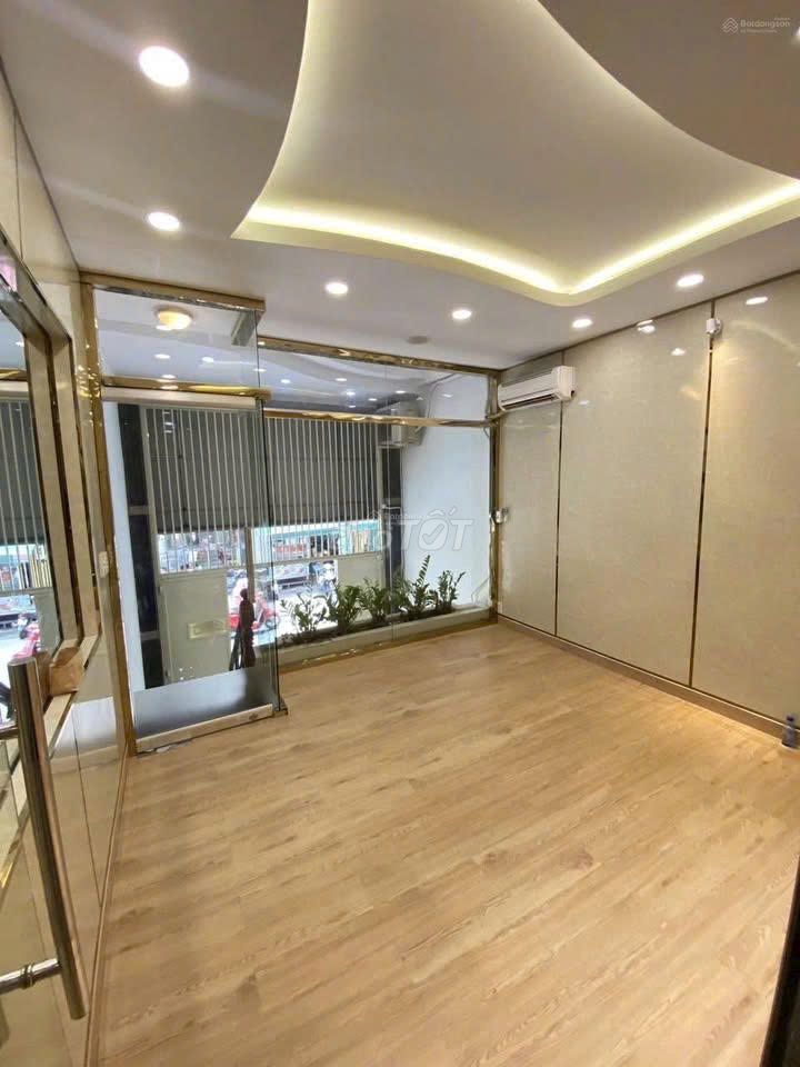 Rent an area: 4 X20 M August 1,730 District 10