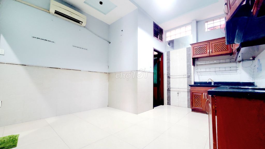 11th, clear! The kitchen's out, wooden shelf, air-cold, xvvt, MED 26, B.T.!