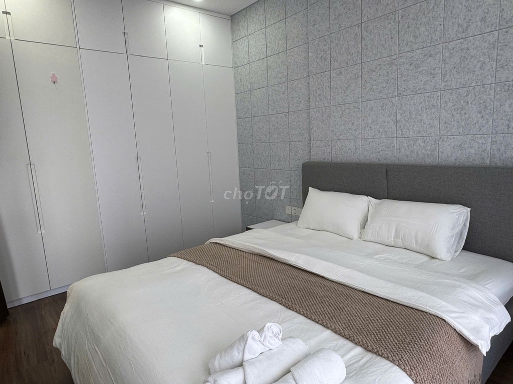 Master himself rented an Opal Tower bedroom, upper floor, beautiful View.