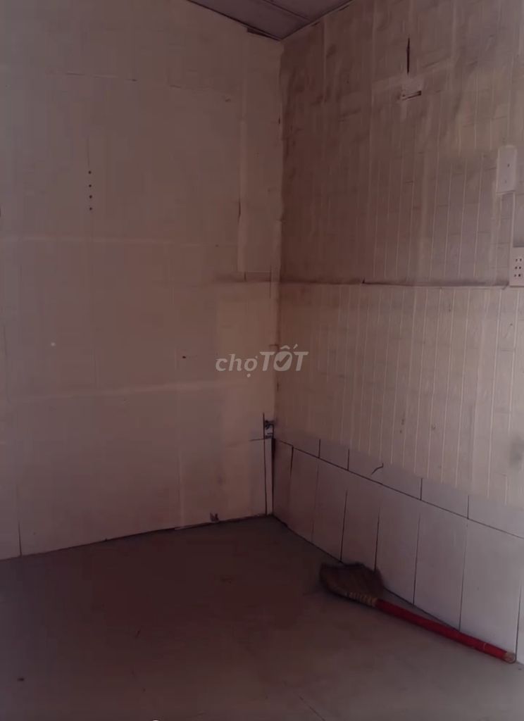 The original building, 4 meters x 5 meters, 1 float, 1 toilet, clear house, 2 m Hậu Giang alley