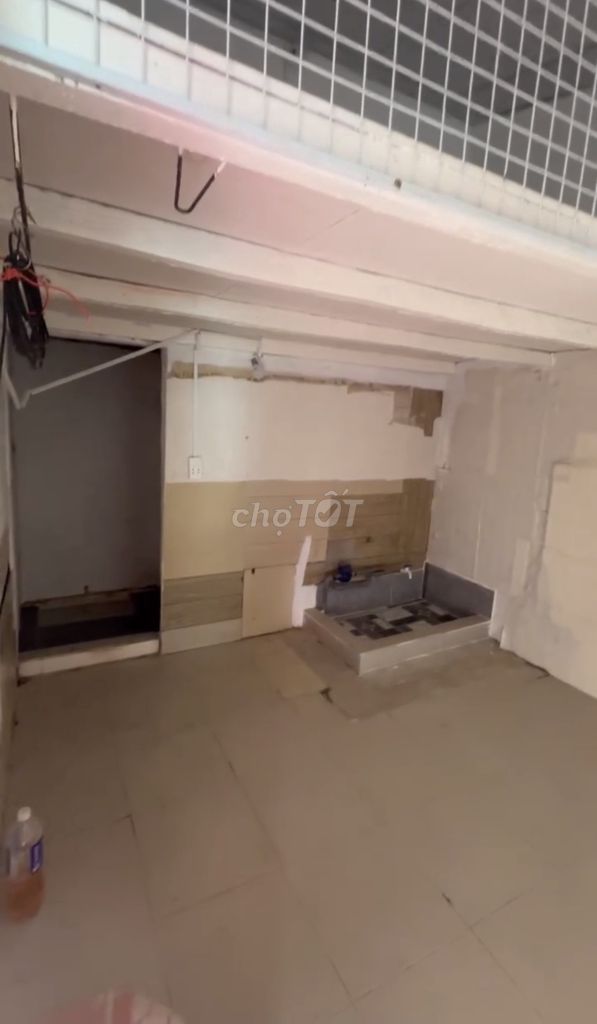 The original building, 4 meters x 5 meters, 1 float, 1 toilet, clear house, 2 m Hậu Giang alley