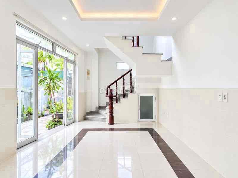 Renting the entire four-story apartment, Đinh Bộ Lĩnh, 187 26 Bình Thạnh, 12 million.