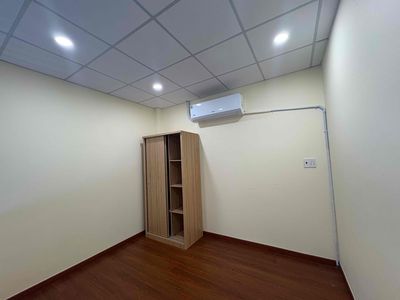 Room 28 meters with guards, bathroom + private kitchen, free time, noon