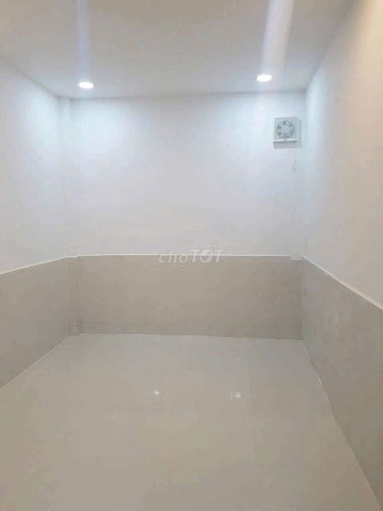 Rent two bedrooms. A basic ds19 Gò Vấp toilet.