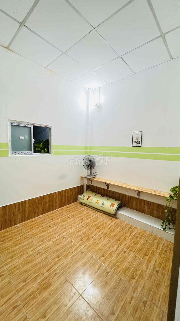 Cold Machine Room, 7p from Tô Ký.