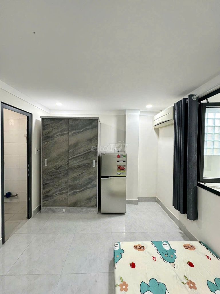 Main Trần Hữu Trang Full Window Studio for Rent