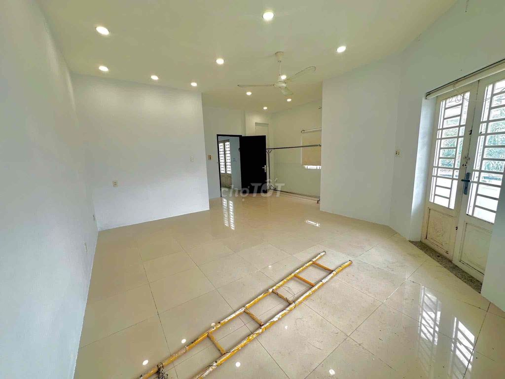 Rent room 104 Cao Lỗ next to parc mall Lh: (Laughter)