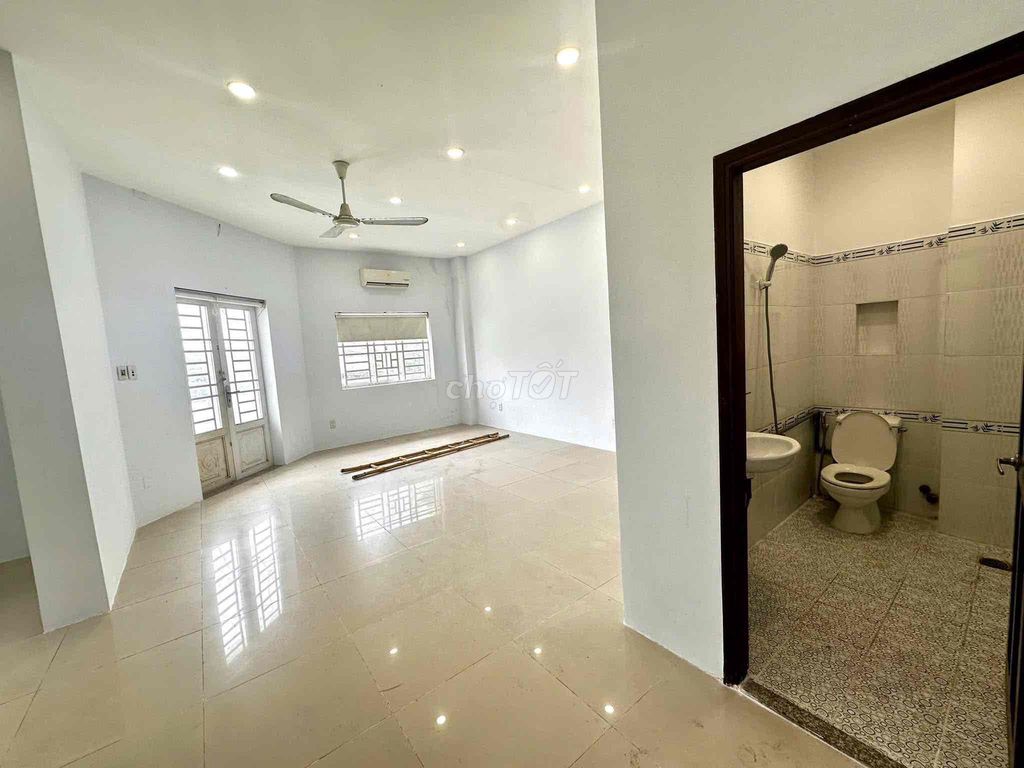 Rent room 104 Cao Lỗ next to parc mall Lh: (Laughter)