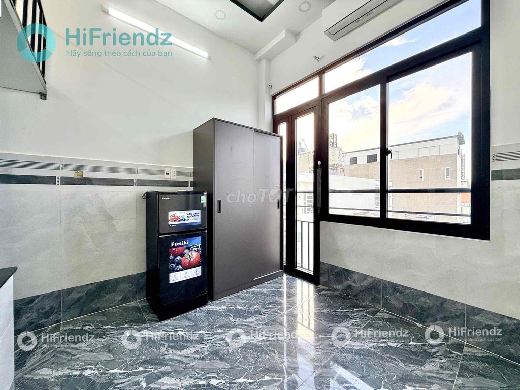 Rent a hotel with a balcony full of new Phú Nhuận beautiful furniture.