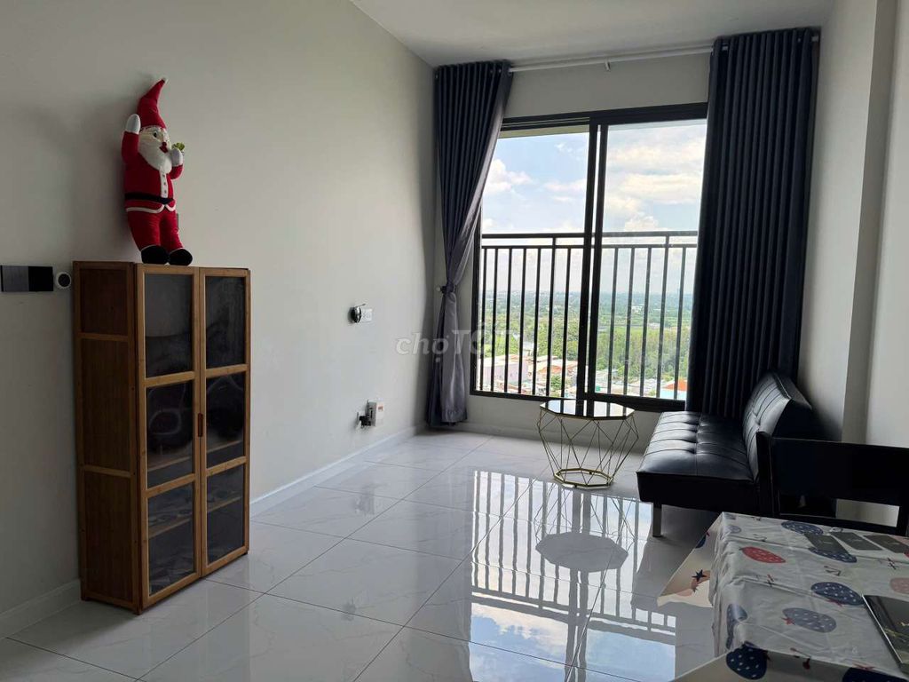 Rent two picity bedrooms-- comfortable enough, home only 8.5 million.