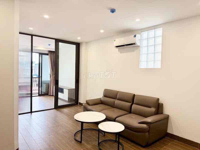 Rent the apartment. A balcony bedroom right here in the new church, District 3.